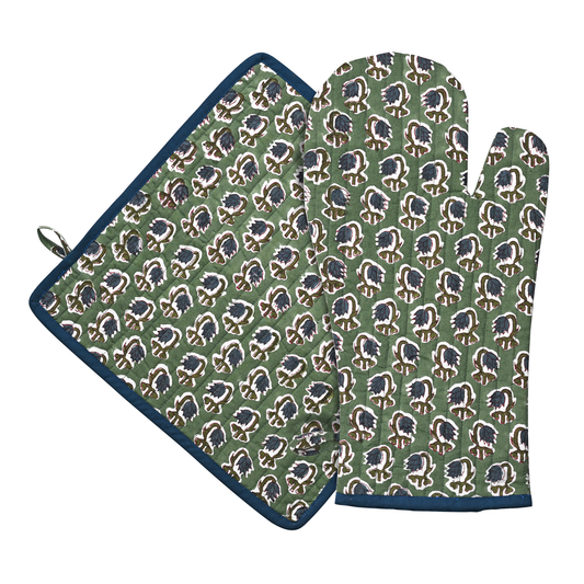 Patterned oven mitt and pot holder set on a white background