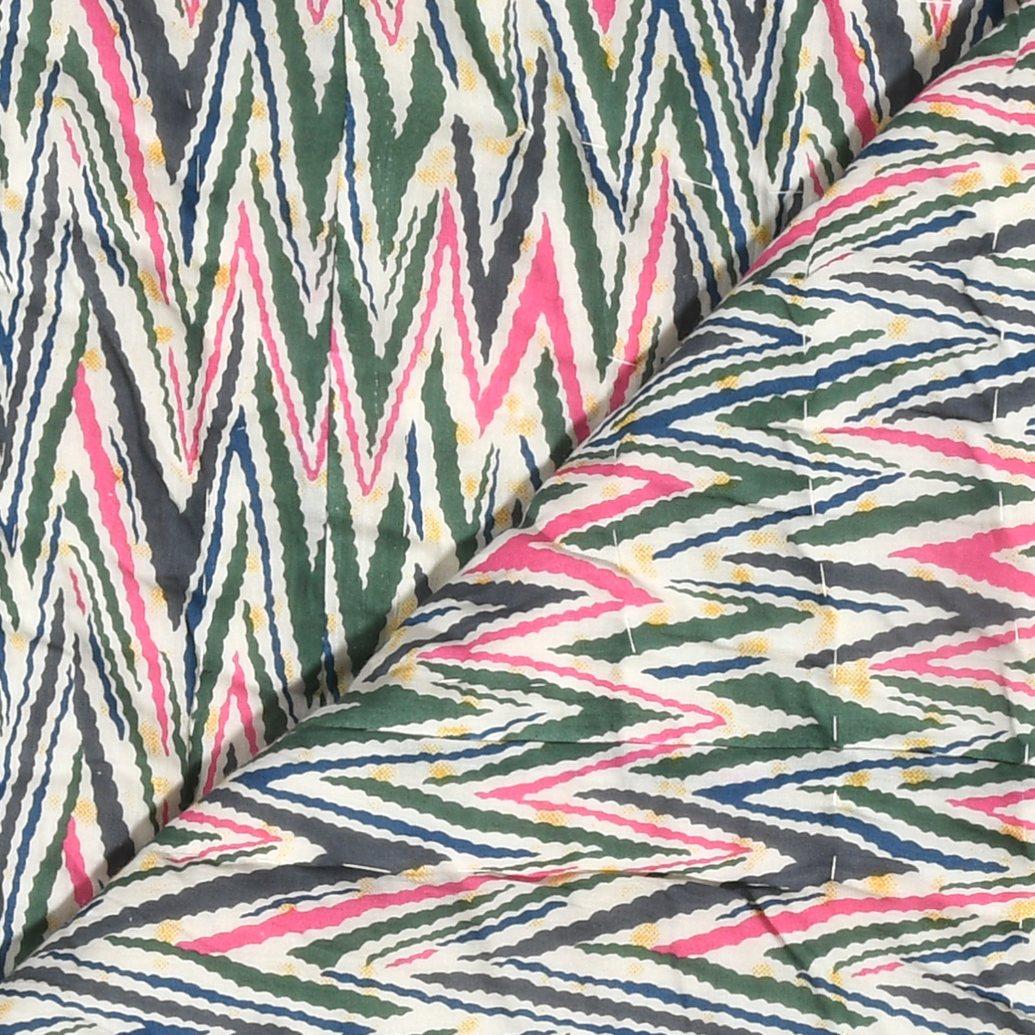 Multicolored zigzag pattern fabric